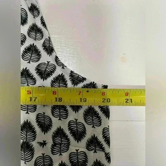 Liz Claiborne women’s button down sleeveless blouse white and black size medium - Picture 9 of 10